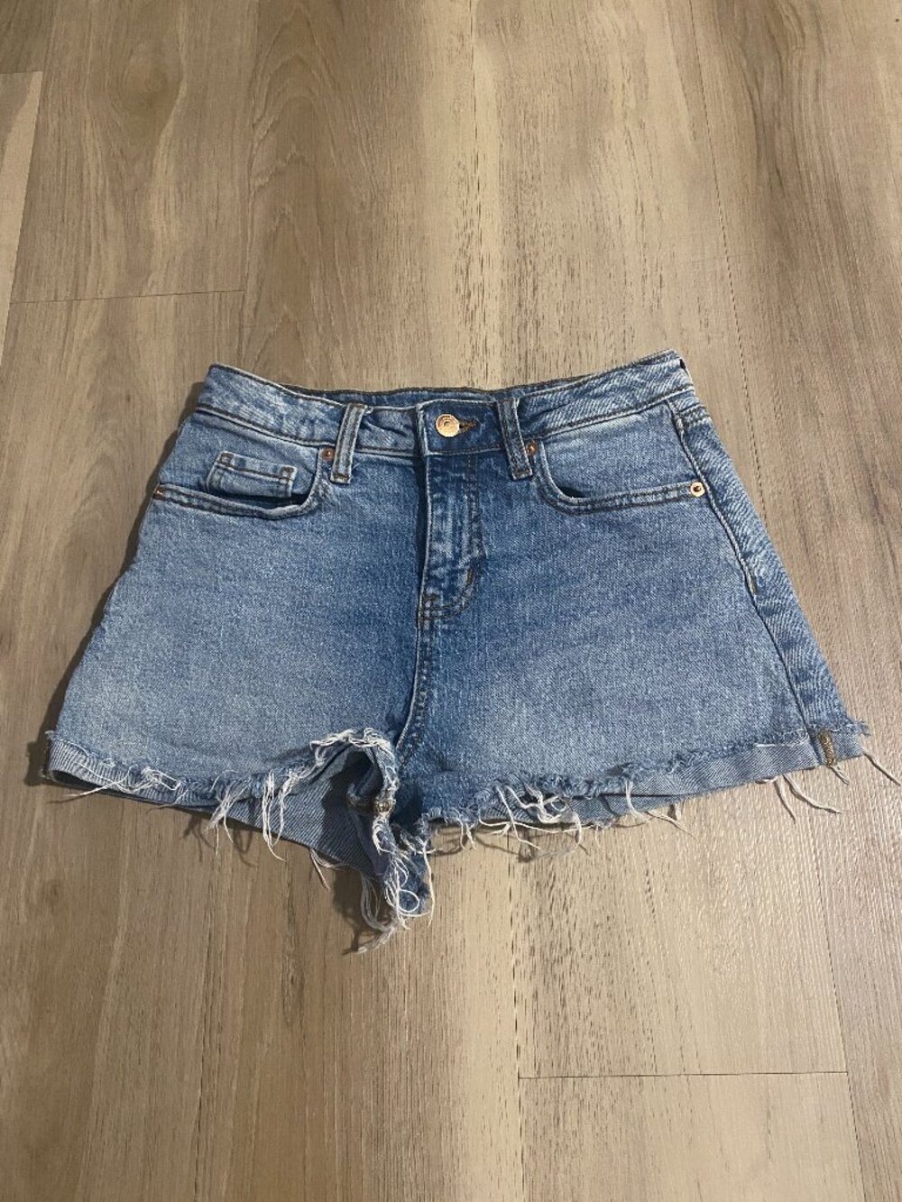 Wild Fable High Rise Denim Shorts Size 2 Light Wash Frayed Raw Hem Festival